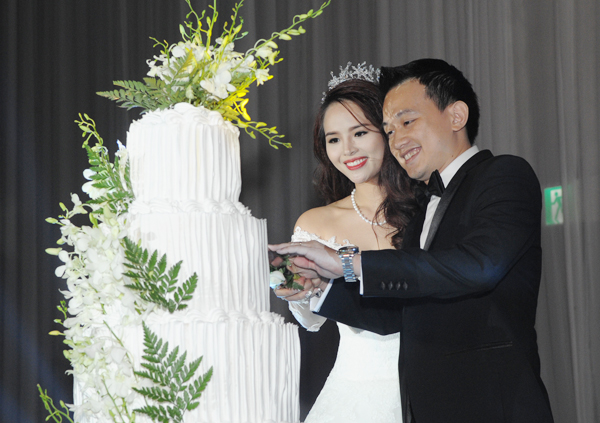 Chồng của Lại Hương Thảo năm nay 34 tuổi, hơn cô 10 tuổi. Anh từng tốt nghiệp Thạc sĩ tại Anh và có 8 năm làm việc tại các ngân hàng nước ngoài. Hiện tại, anh có công ty riêng tại TP HCM.